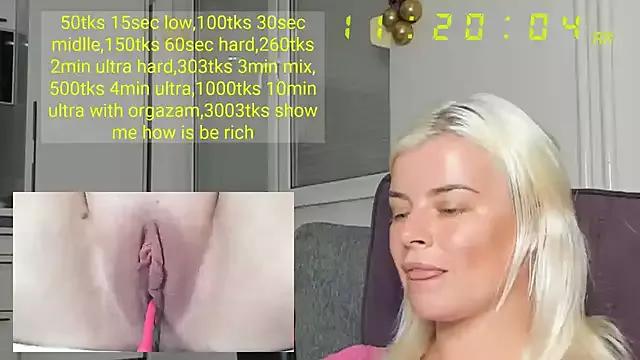 queenofthenighttt from StripChat