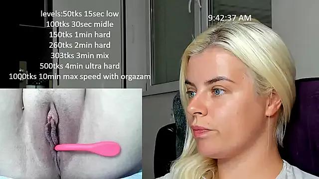 queenofthenighttt from StripChat
