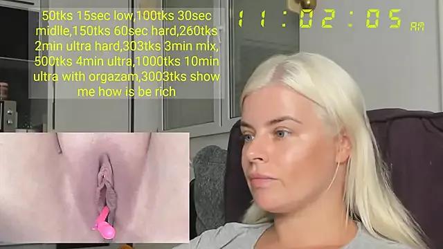 queenofthenighttt from StripChat