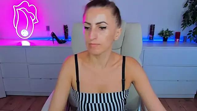 Rebecca_Diamond from StripChat