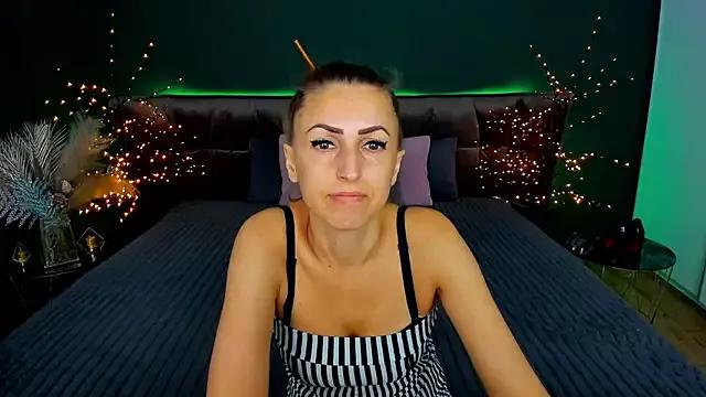 Rebecca_Diamond from StripChat