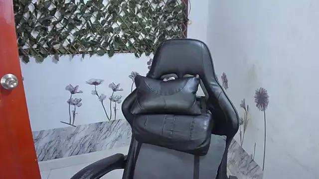 Sarahbrowm_ from StripChat