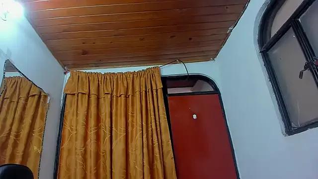 Sarahbrowm_ from StripChat