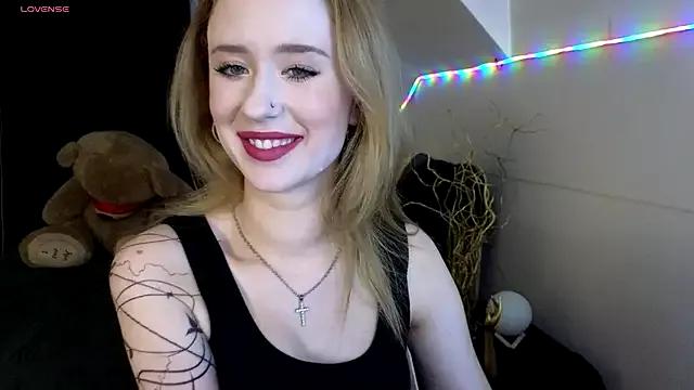 SashaBrooks from StripChat is Freechat