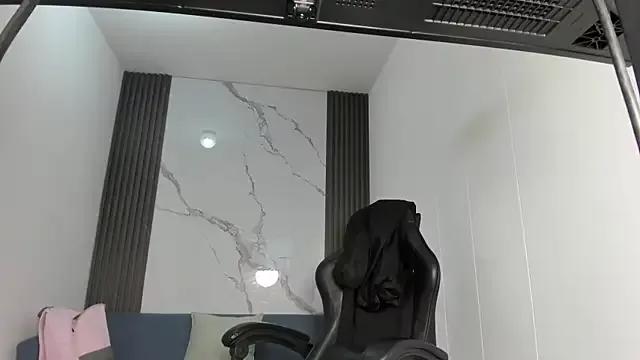 ShaunaDream from StripChat