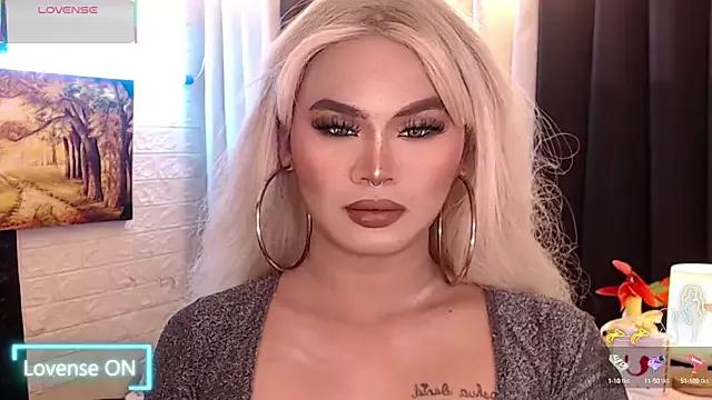 Sheisyesha from StripChat is Freechat
