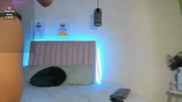 Naked Room Sirenita_petitexoxo 