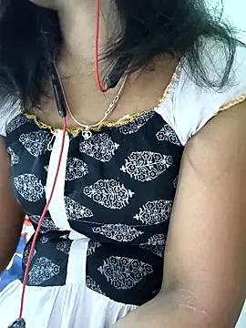 Soloqueentamil from StripChat is Freechat