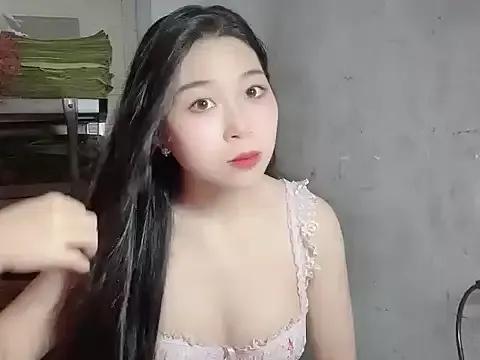 Strawberry18x from StripChat