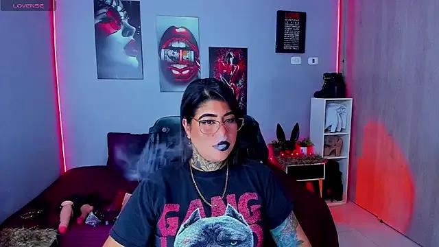 Naked Room Veronika_metal 