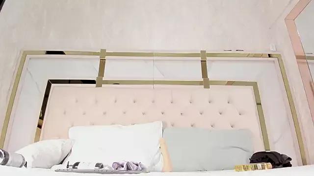 Victoriaa_millers from StripChat is Freechat