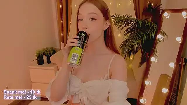 VioletMills from StripChat is Freechat