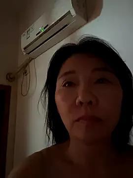xiiuuff18 from StripChat