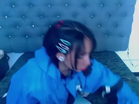 XxxReinaSexyBodyxxX777 from StripChat