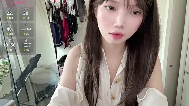Yiyi-707 from StripChat is Freechat