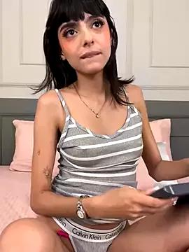 ZaraLuuv from StripChat