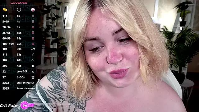 ZaraReignn from StripChat