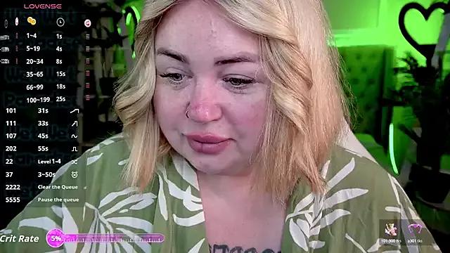 ZaraReignn from StripChat