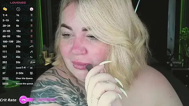 ZaraReignn from StripChat