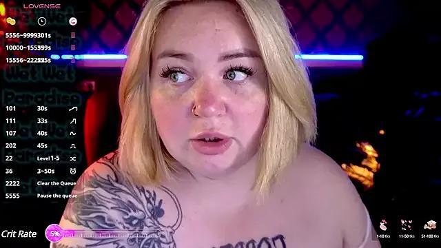 ZaraReignn from StripChat
